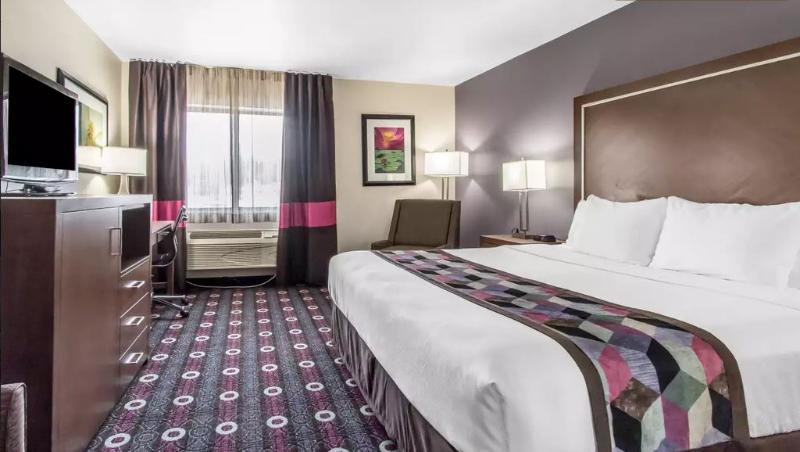 Holiday Inn Express & Suites Tulsa East - Catoosa By Ihg Екстериор снимка